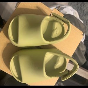 Like new baby yeezy slide